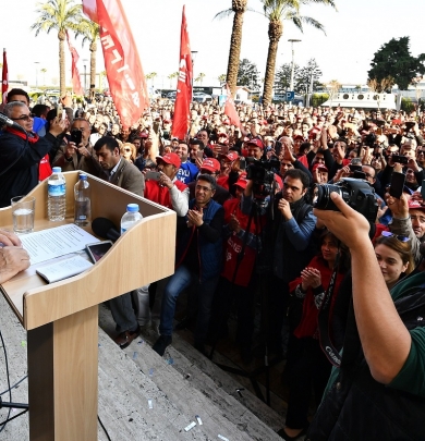 Toplu Sözleşmeye Davullu Zurnalı Kutlama