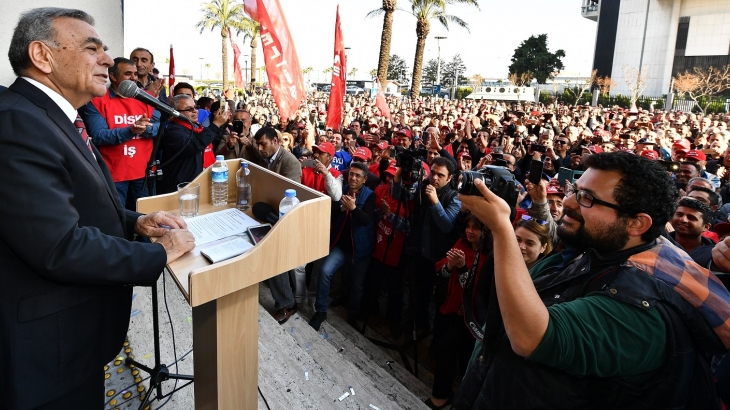 Toplu Sözleşmeye Davullu Zurnalı Kutlama